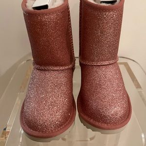 Girls size 10 Uggs NWOB